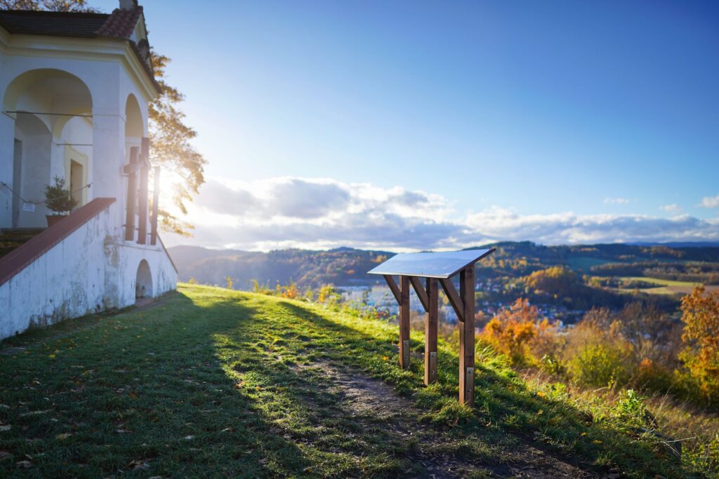 Mobiliář, panoramatická fotografie výhledu na Český Krumlov, Křížová Hora, Křížový vrch